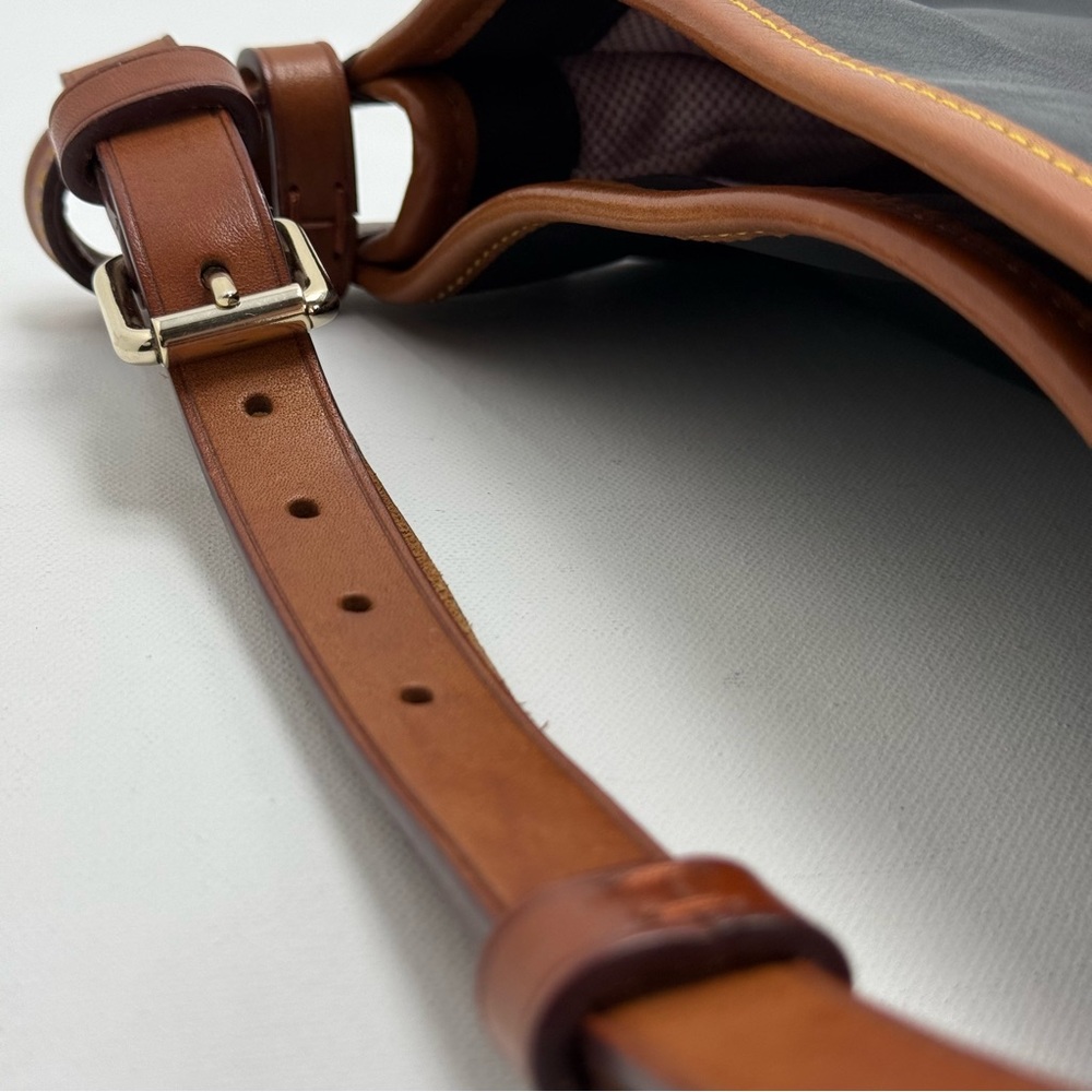 Vintage Dooney & Bourke Smooth Leather Hobo Bag w/ Tortoise Duck Medallion - Picture 10 of 13
